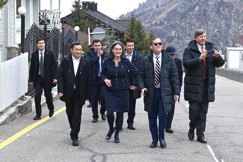 Казахстан принимает спецпредставителя президента США