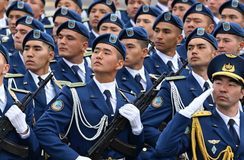 Колонны прошлого и будущего: чем запомнился военный парад в Астане?