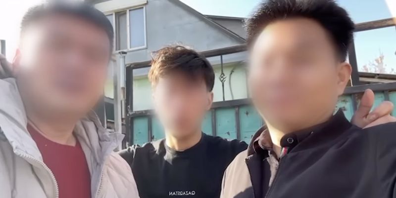 Вымогали деньги у иностранцев: в Алматы  задержали лже-полицейских