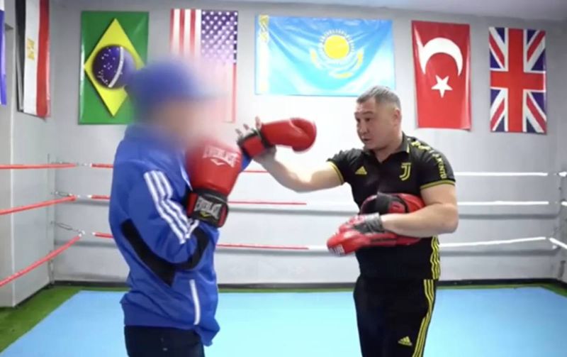Взяли под шефство: избитого подростками школьника из Семея научат боксировать