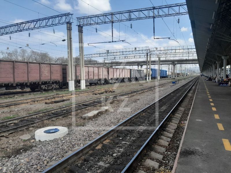 Пострадавший на железной дороге ребёнок скончался в Караганде