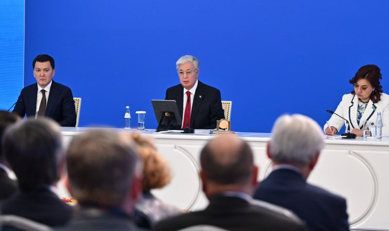 Люди теряют деньги: Токаев поручил разобраться с псевдопсихологами и коучами