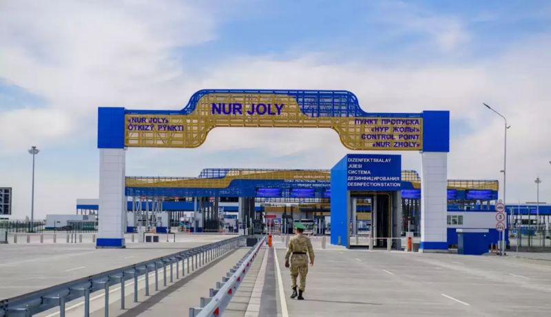 Китай закроет пункты пропуска для авто на границе с Казахстаном