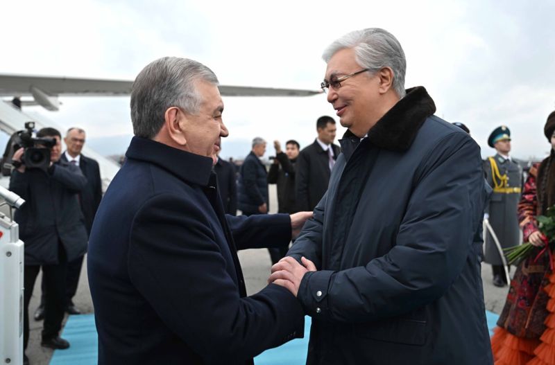 Шавкат Мирзиёев прибыл с рабочим визитом в Казахстан