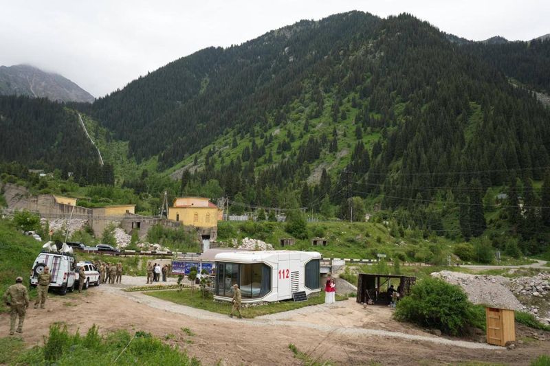 Капсульный дом для дежурства спасателей установили в горах Алматы