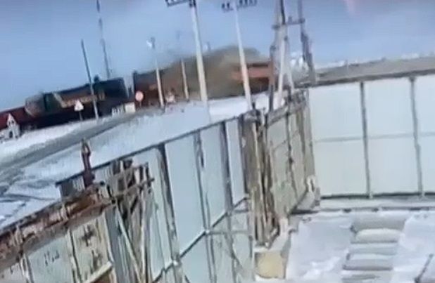 Поезд столкнулся с грузовиком на путях в Атырауской области, есть пострадавшие