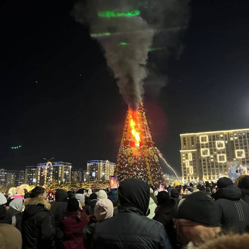 Главная ель загорелась в Шымкенте