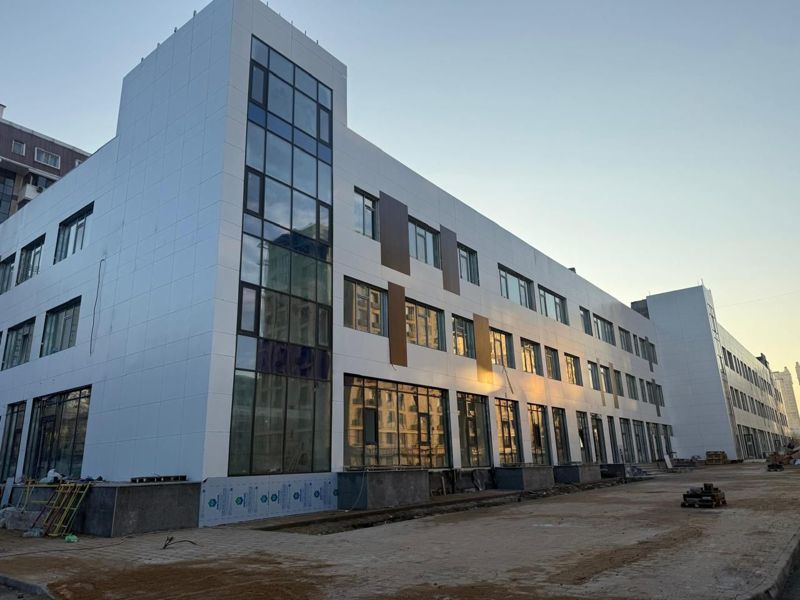 В Бостандыкском районе Алматы достраивают новую поликлинику