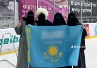 Депутат потребовал более строгого наказания за скандальное фото с флагом Казахстана