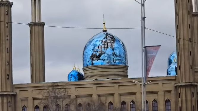 Ураганный ветер повредил центральный купол мечети «Халифа Алтай» в Усть-Каменогорске
