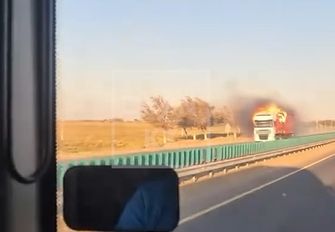 Призрачный гонщик: фура загорелась на ходу на трассе Шымкент–Туркестан