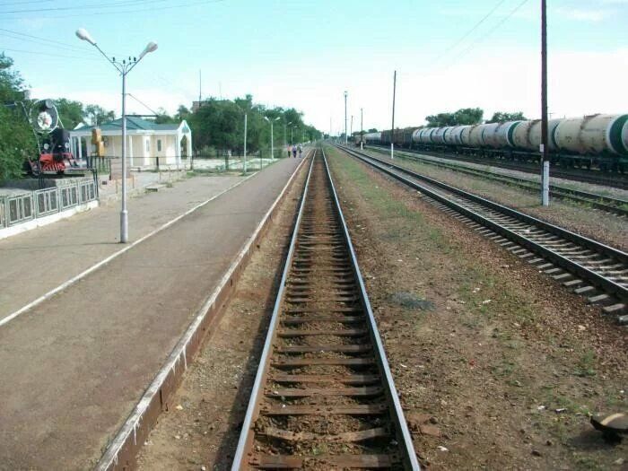 Поезд и легковушка столкнулись на переезде в области Жетысу