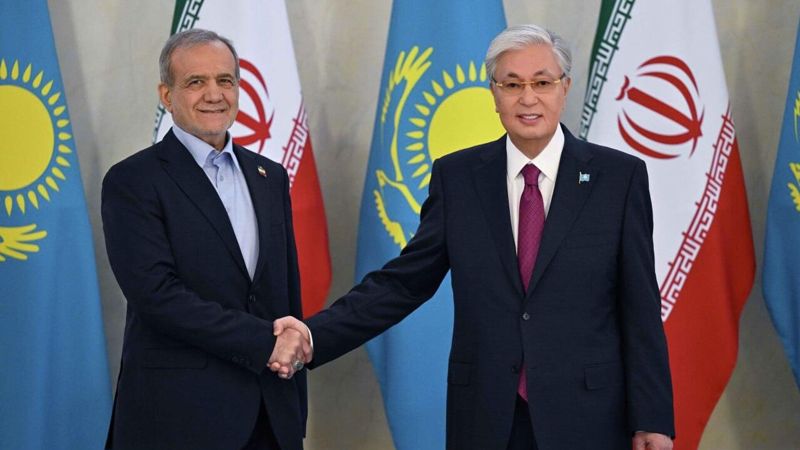 Токаев встретился с главой Ирана: в центре внимания рост торговли и укрепление связей