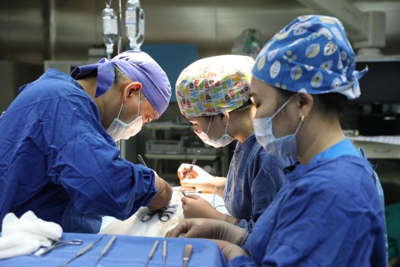 Гигантскую опухоль в голове удалили трехмесячному ребенку столичные нейрохирурги