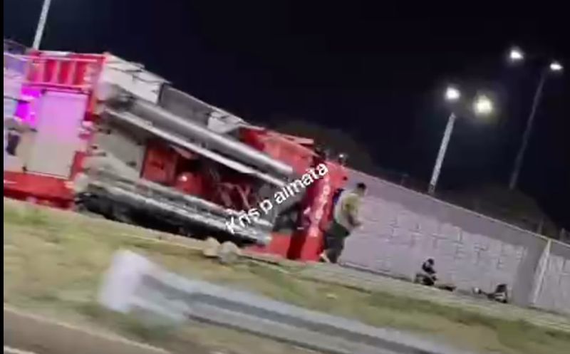 В Алматы пожарная машина, спешившая на вызов, попала в ДТП