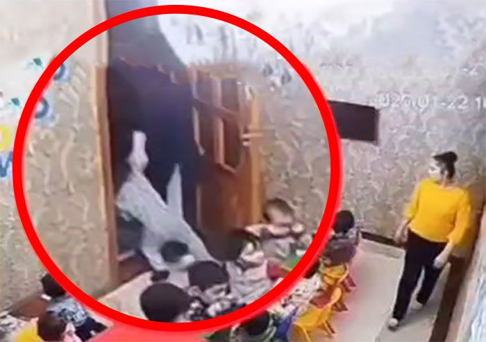 Ногу малышу сломала воспитательница детского сада в Ташкенте