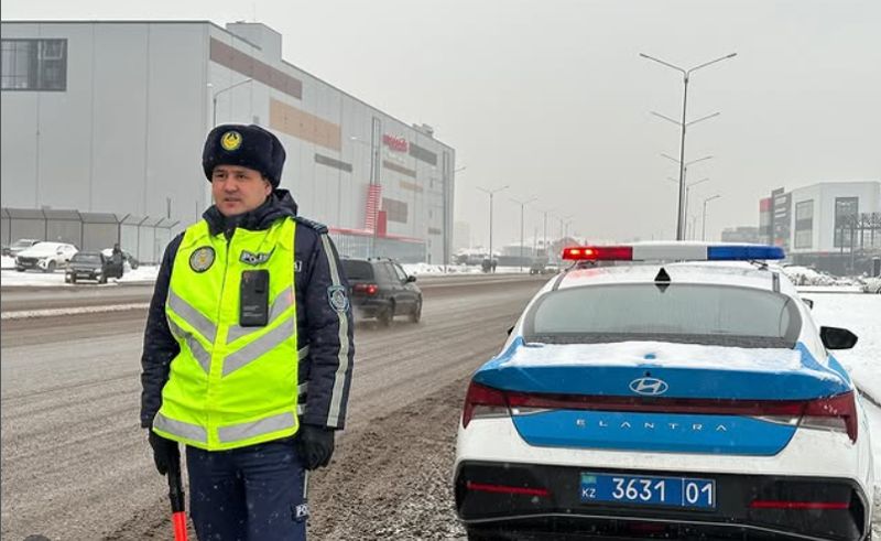 Снег в Астане: больше 100 аварий и жуткие пробки