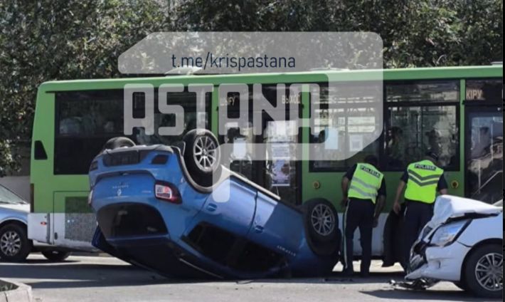 ДТП с перевертышом в Семее: Chevrolet Cobalt протаранил Renault