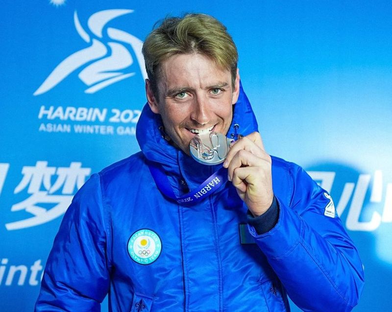 Пошел по стопам: казахстанский лыжник повторил успех своего отца, выиграв серебро в Харбине