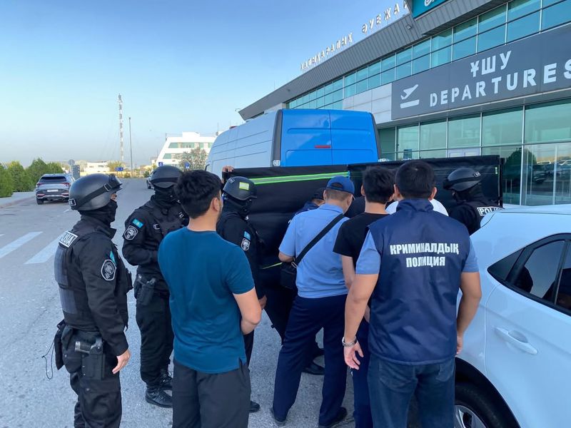 Пакет с героином обнаружили у казахстанца в аэропорту Актау