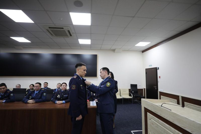 В Алматы наградили участников тушения пожара в КБТУ