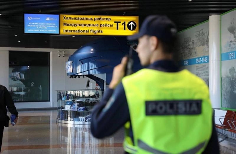 Пьяных дебоширов сняли с рейса в аэропорту Астаны