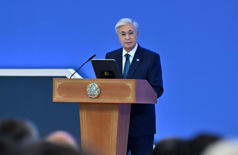 Дружба и масштабные проекты: Токаев высказался об отношениях России и Казахстана накануне визита в Москву