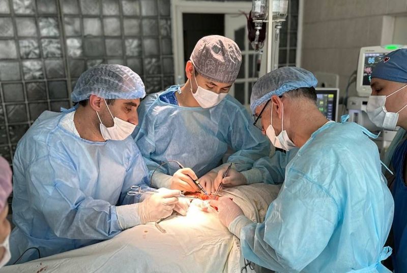 Металлическая арматура насквозь проткнула 71-летнего жителя Алматы