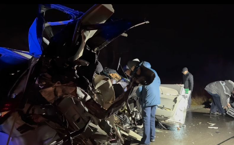 Пять человек погибли в ДТП на трассе в Восточном Казахстане