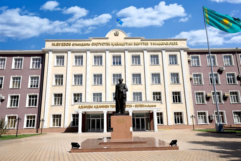 В шымкентском университете украли деньги на ремонт и купили дорогие авто и коттедж