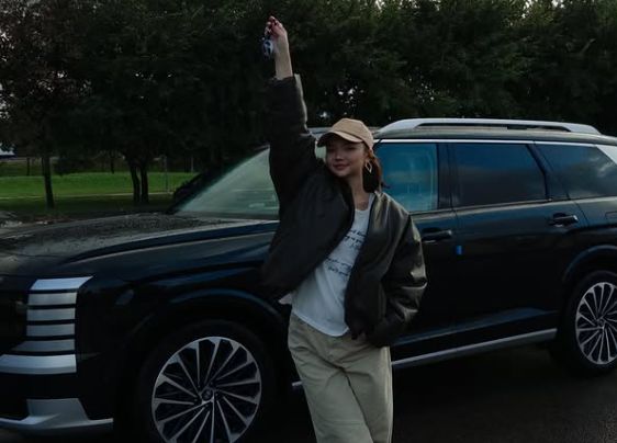 18-летняя дочь Кайрата Нуртаса похвасталась роскошным внедорожником