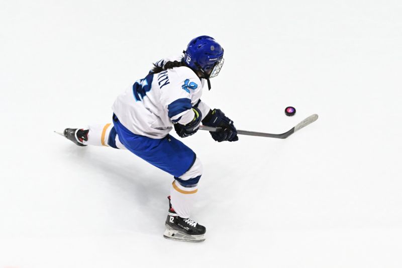 Казахстанские хоккеистки одержали вторую победу на Азиаде