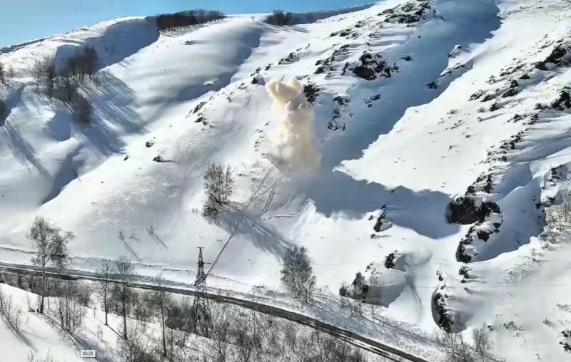 Угроза лавин: в МЧС призвали отказаться от походов в горы