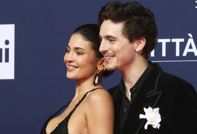 Тимоти Шаламе вышел на красную дорожку в Риме в костюме кыргызстанского дизайнера