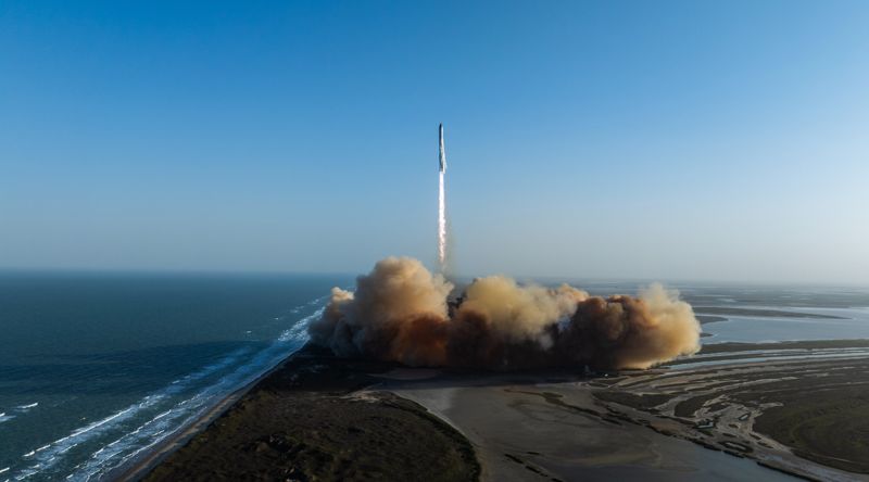 Ракета Илона Маска Starship взорвалась в небе над США