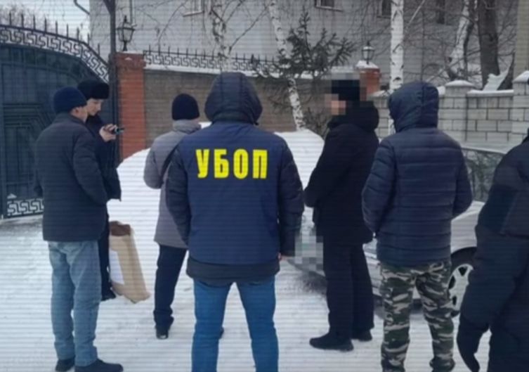 В столице банда за два года украла в магазине технику на 450 млн тенге