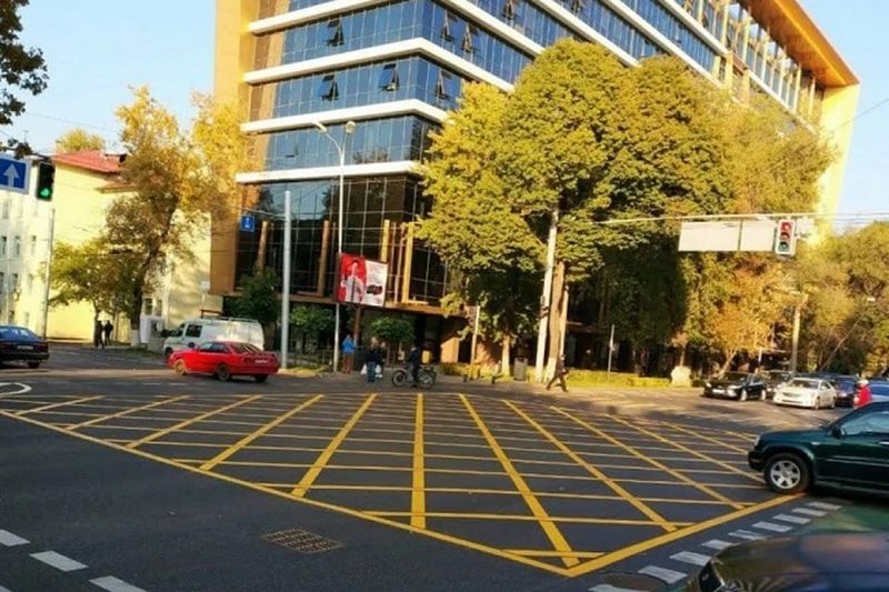 В Алматы появилась "вафельная" разметка