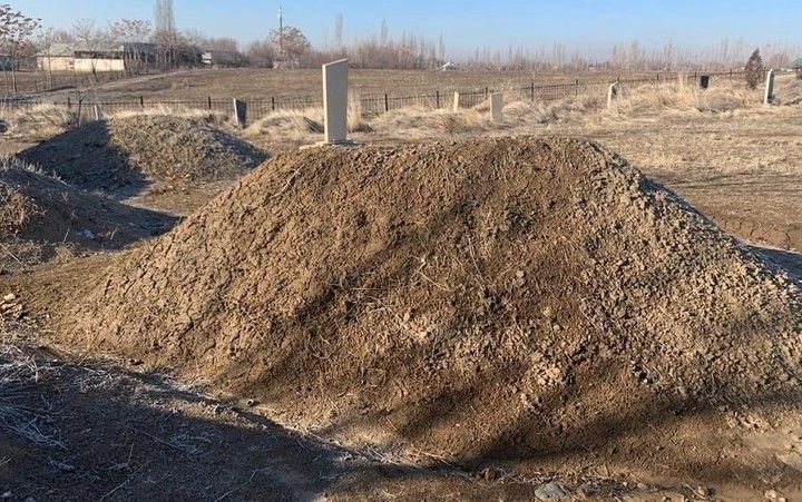 В Кыргызстане запретили проводить похороны с излишествами