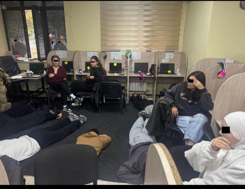 Мошеннический колл-центр открыли казахстанцы в Кыргызстане и обманывали жителей сразу двух стран