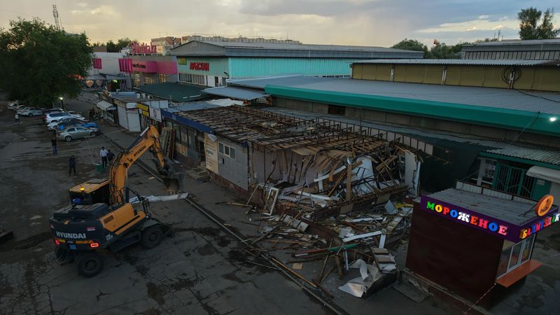 В Алматы сносят часть крупного рынка "Арыстан"