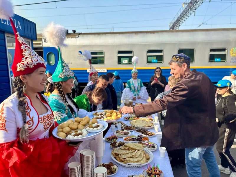 450 туристов отправились путешествовать в Наурыз на специальных поездах