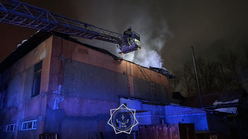 Банный комплекс сгорел ночью в Талдыкоргане