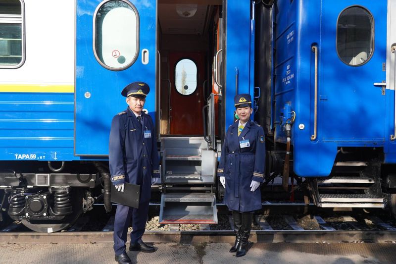 Туристический поезд отправился с казахстанскими туристами в Узбекистан