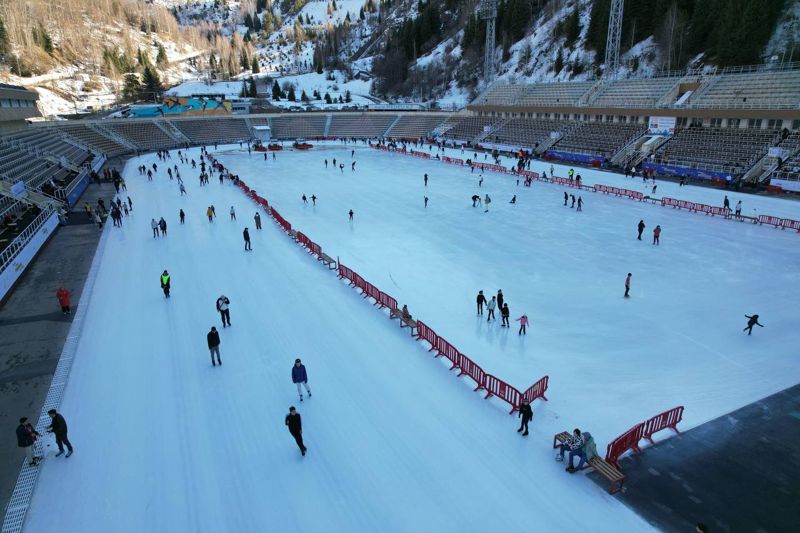 Катания на Медеу продлили на 10 дней