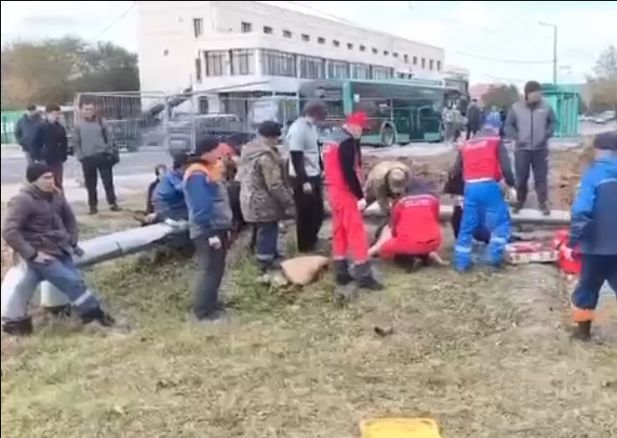 В Караганде при замене канализационной трубы погибли двое рабочих