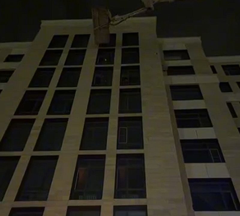 60 человек спасли во время пожара в многоэтажке Астаны