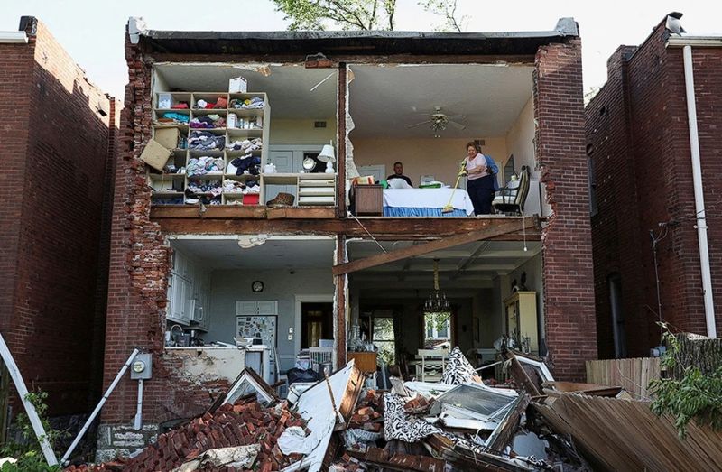 Число погибших после торнадо в США выросло до 20, пострадавших уже более сотни человек