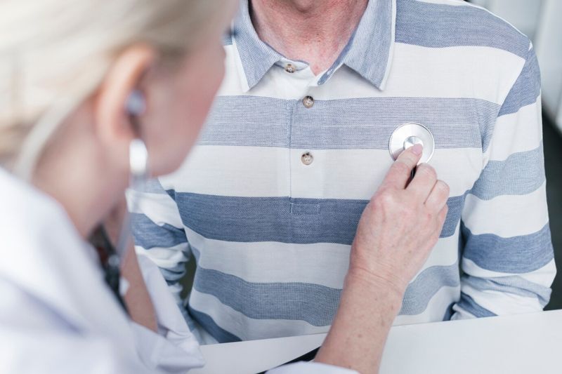 В Актюбинской области услуги психолога пациентам райбольницы оказывала делопроизводитель