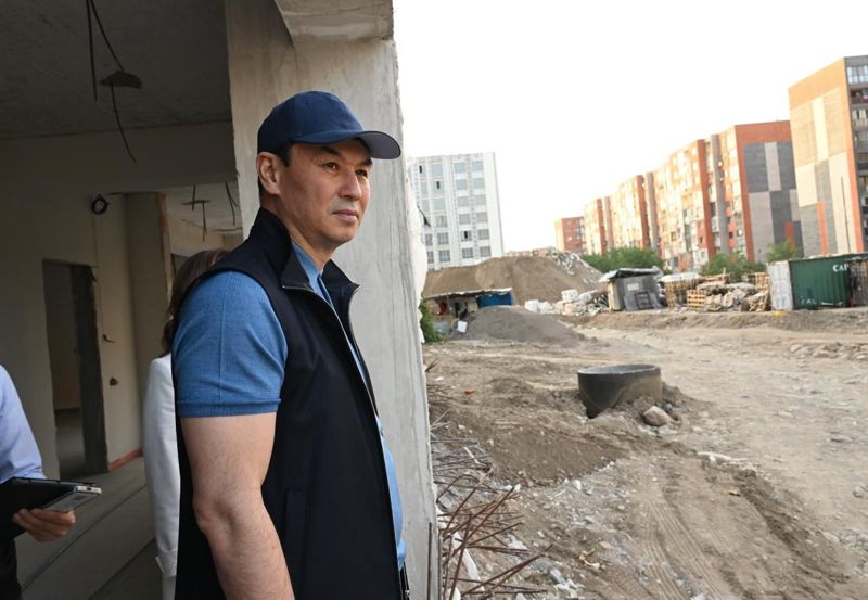 Новый ТРЦ и порядок на парковках: аким Алматы поддержал идеи жителей Наурызбайского района