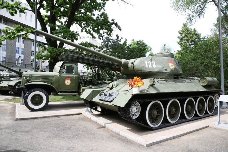 В Алматы появился музей с легендарной военной техникой